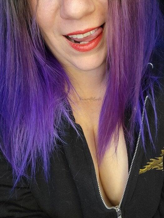 Vixxxenhotwife profile picture