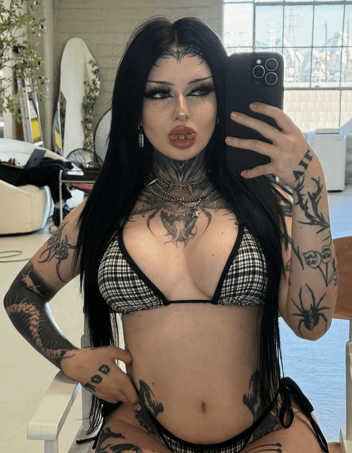 Nikki Bitez 🦇 profile picture