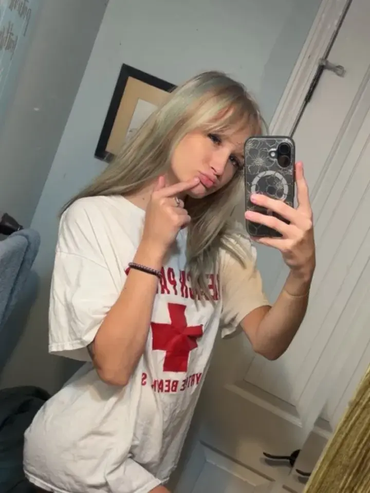 𝓈𝓊𝓃𝓃𝓎 profile picture