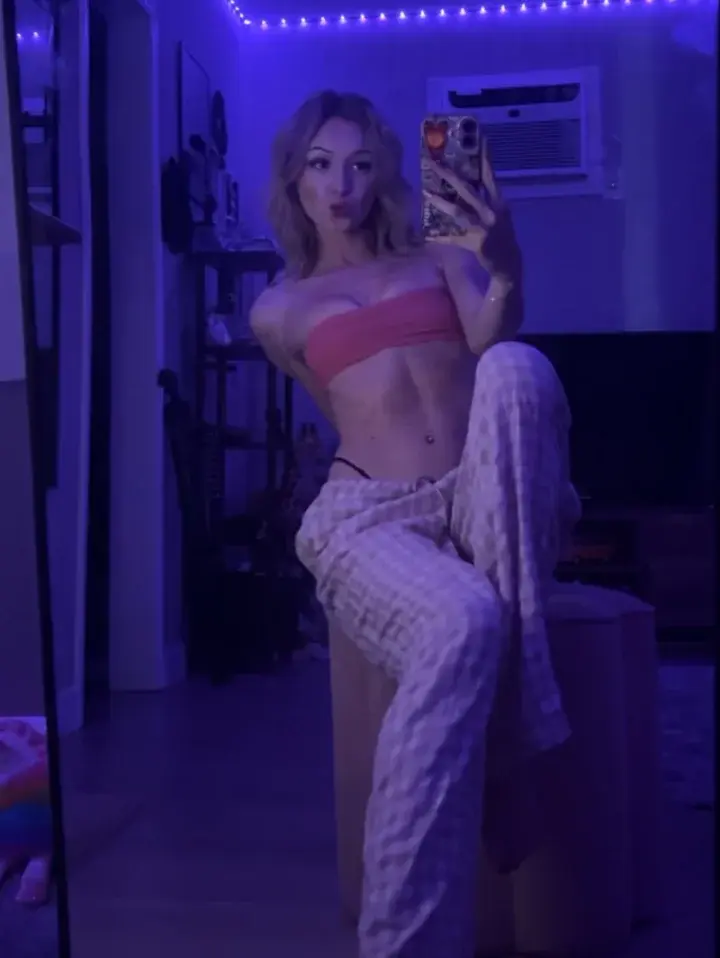 𝓬𝓱𝓵𝓸𝓮 profile picture