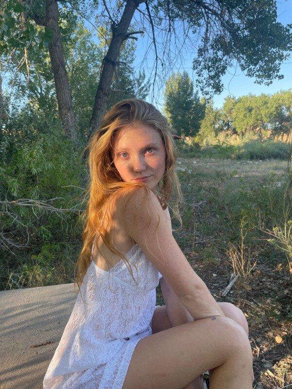 Lara Means 🌹 profile picture