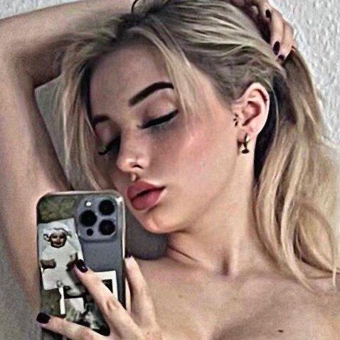 Elenascaprice profile picture