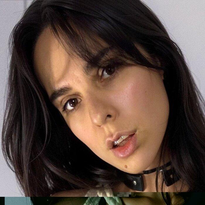 Emily profile picture