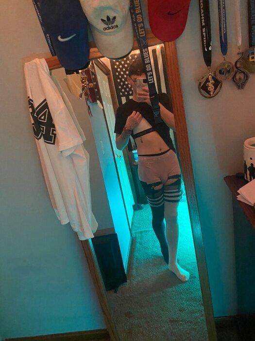 Femboylevixxx profile picture