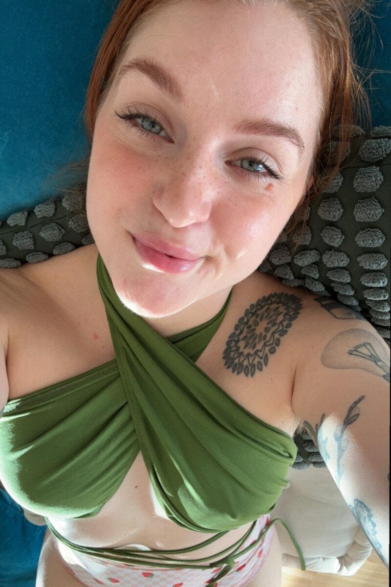 Flora profile picture