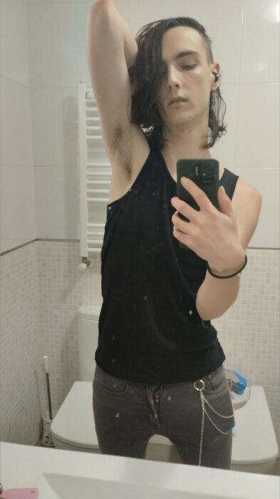 H0rny1nari profile picture