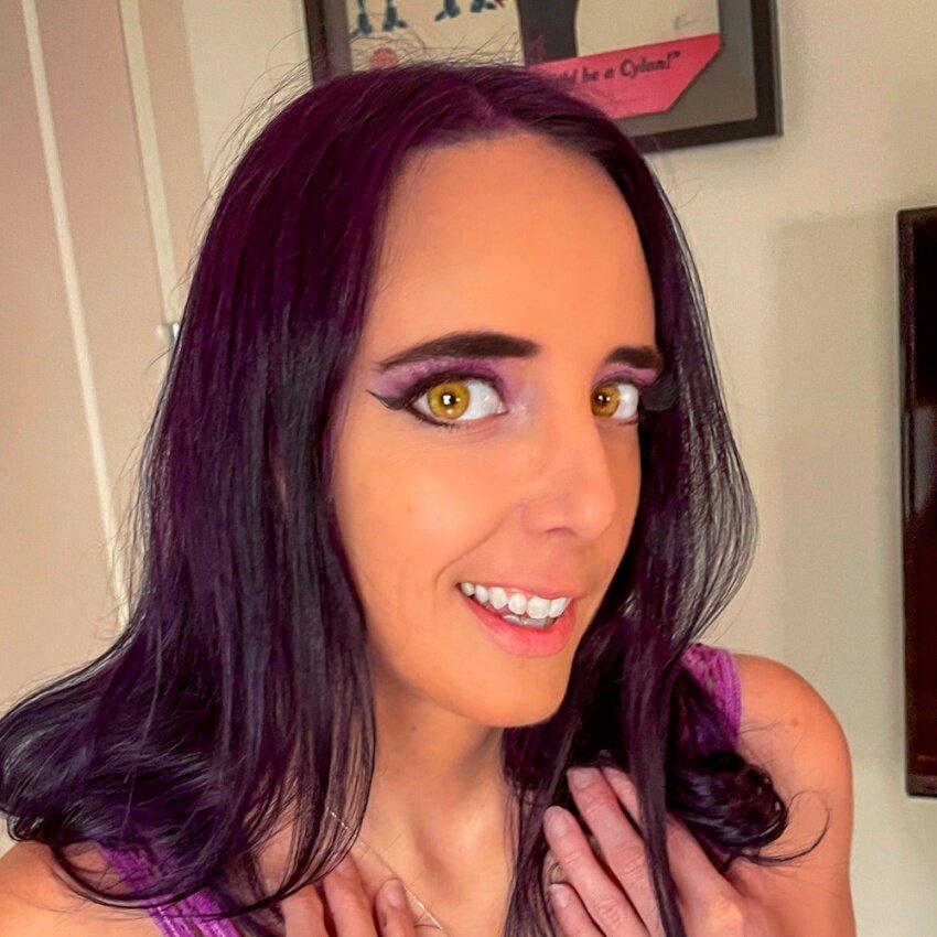 Angela profile picture