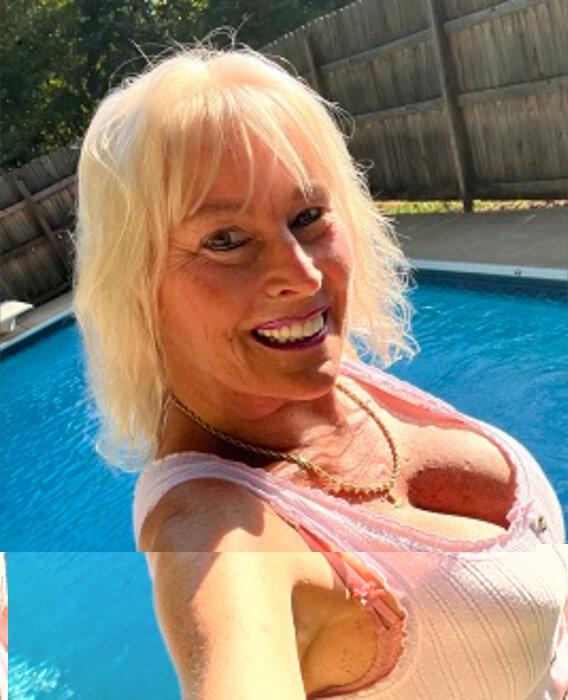 Hotazzchick profile picture