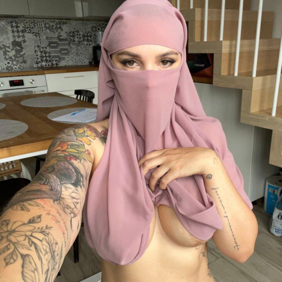 Poly profile picture