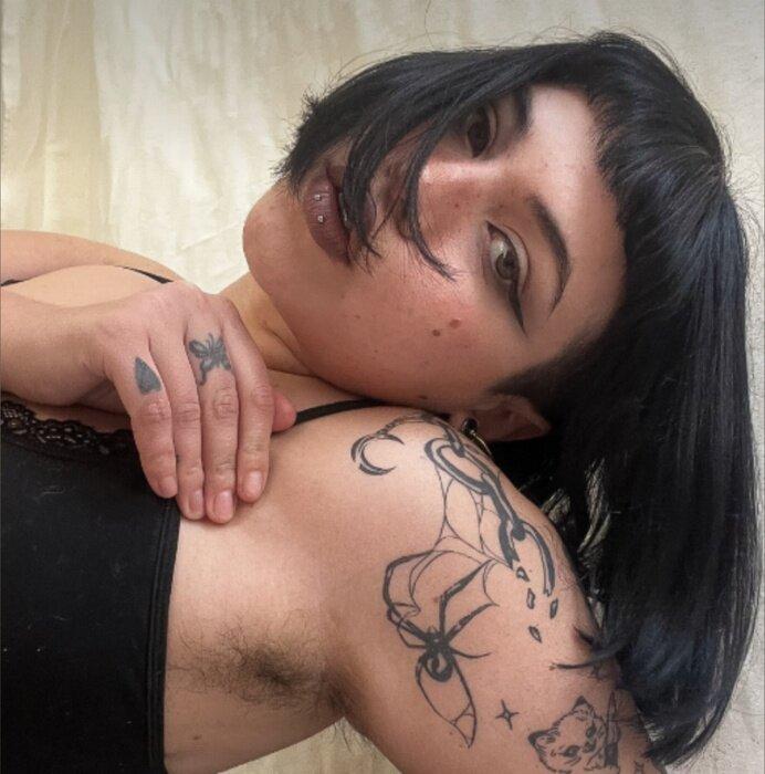 𝐇𝐀𝐈𝐑𝐘  𝐌𝐈𝐊𝐀 😇🌿 profile picture