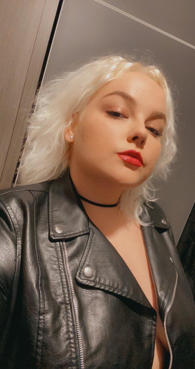 Moniiquefox profile picture