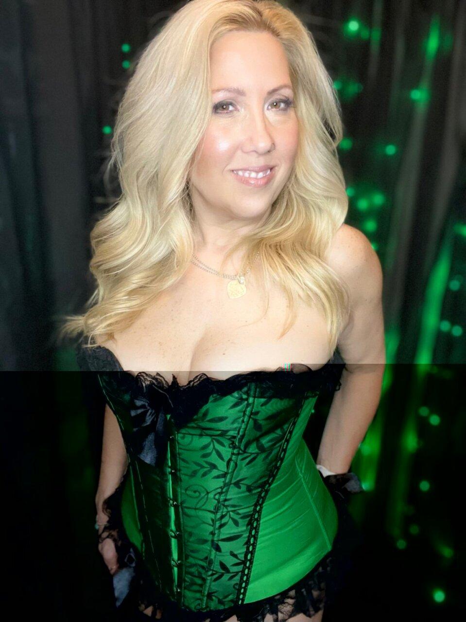 Naughtynaughtycougarfree profile picture