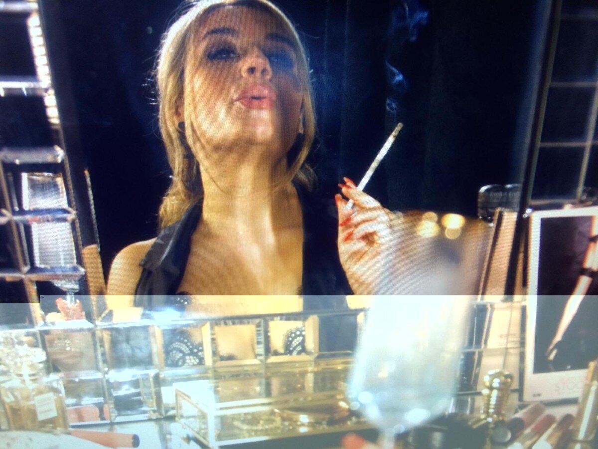 Smokinglaura profile picture