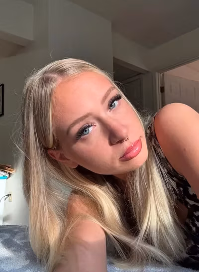 Daisy๐ผ | blue eyed blondy!! profile picture
