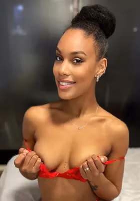 🌸 SelenaVibes profile picture