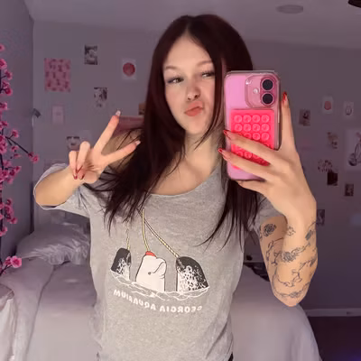 alice (19 y/o) 🍓 profile picture