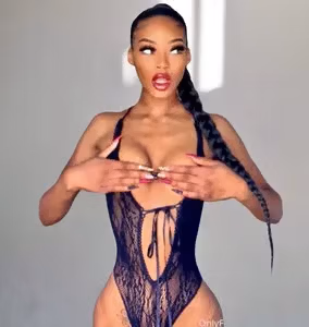 #1 Ebony on OF 🤎Isla Biza🤎 profile picture