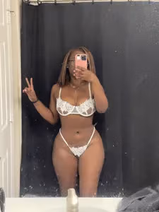 icky vicky🍒 profile picture