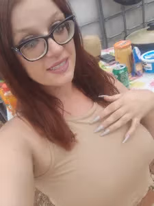 Hazel Grace Plays 🥵 profile picture