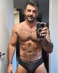 Ian Holms 🧺 profile picture