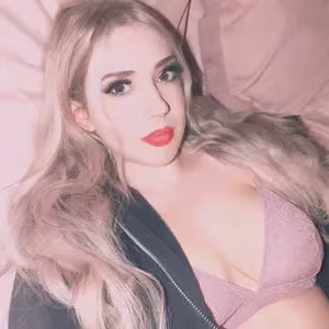 Petite Blonde😈🤑 profile picture