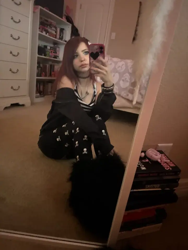𝓲𝓿𝔂 🖤 profile picture