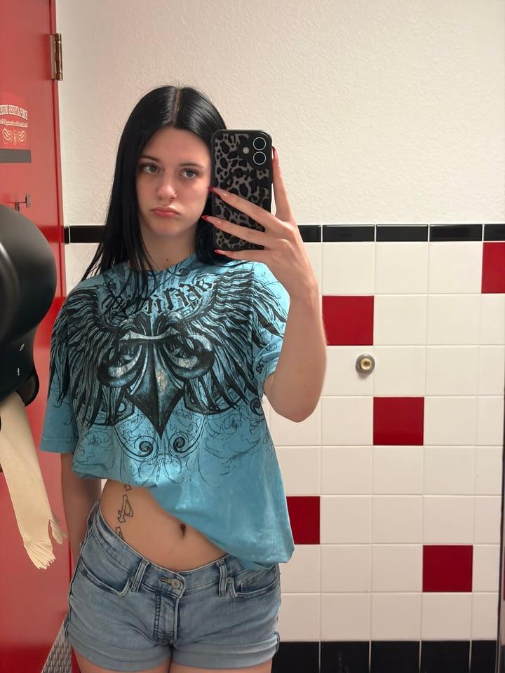 L I L Y profile picture