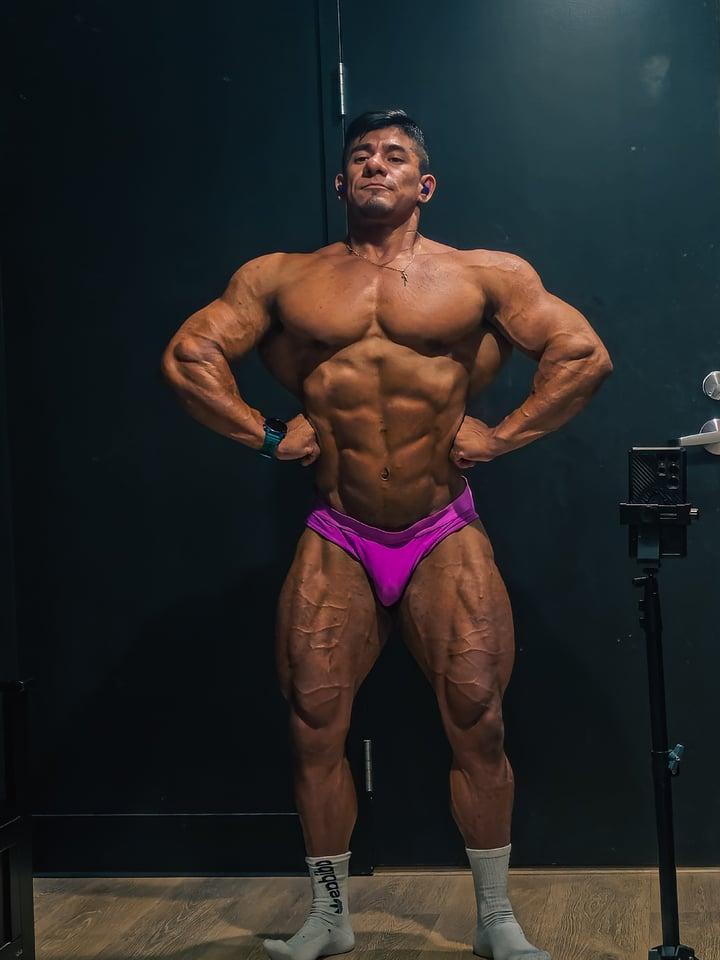 Muscled Latino ๐ช๐ profile picture