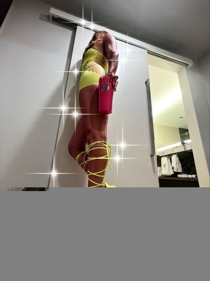 Hotbrunettewife profile picture