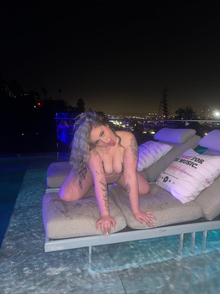 Key ๐ญ profile picture