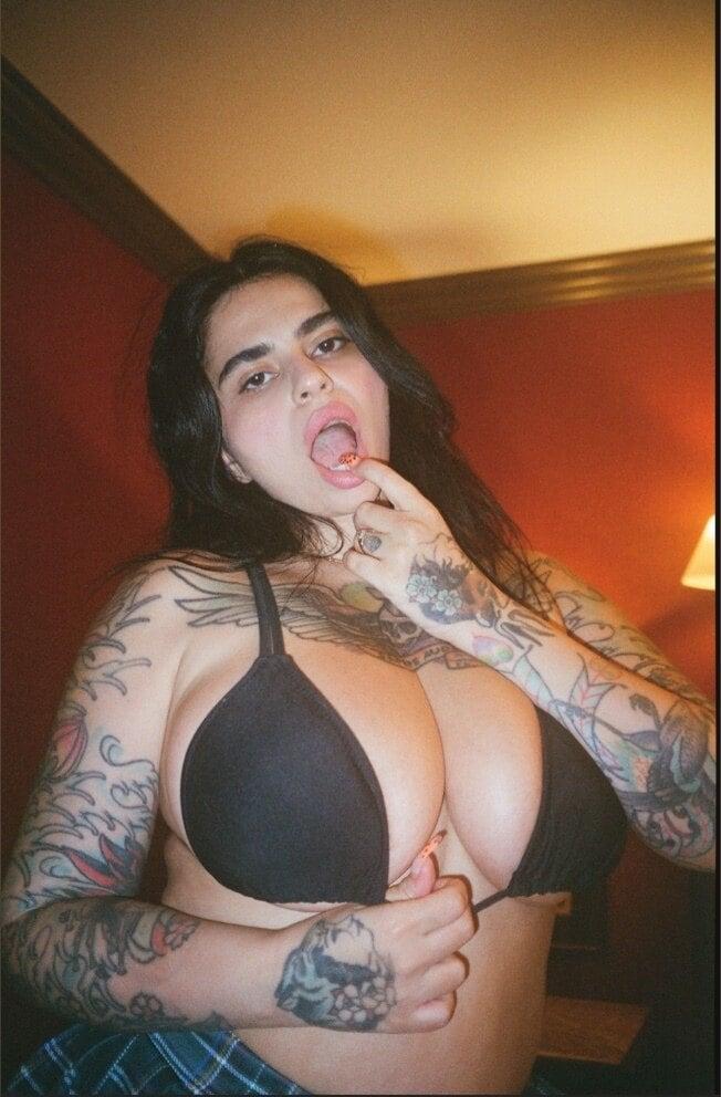 Azzy profile picture