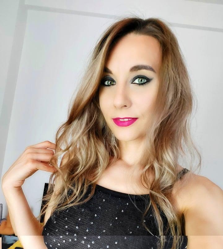 Naughtyadeline profile picture