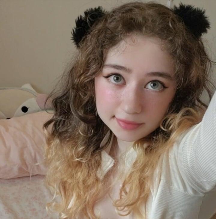 Rosesimps profile picture