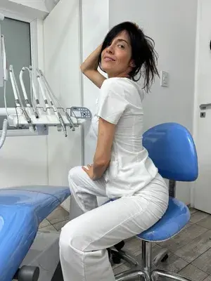 Dr Lily 🦷 profile picture