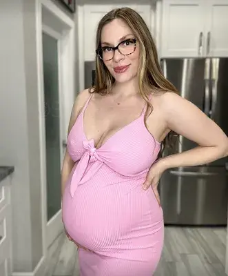 𝑃𝑟𝑒𝑔𝑛𝑎𝑛𝑡 Step-Mommy Mia 🍼 profile picture