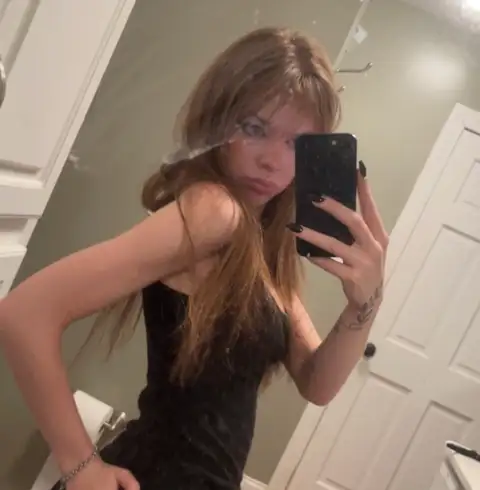 w i l l o w 🖤 OnlyFans photo 1