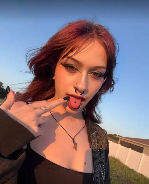 Kira Humiliation 👠 OnlyFans photo 1