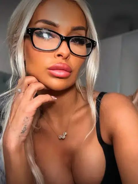 Mistress Mia 😈 Blonde Dom 👱🏼‍♀️ NEW OnlyFans photo 2